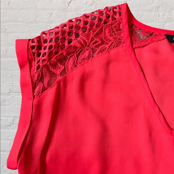 Zac and Rachel Lace Blouse - Picture 7 of 7